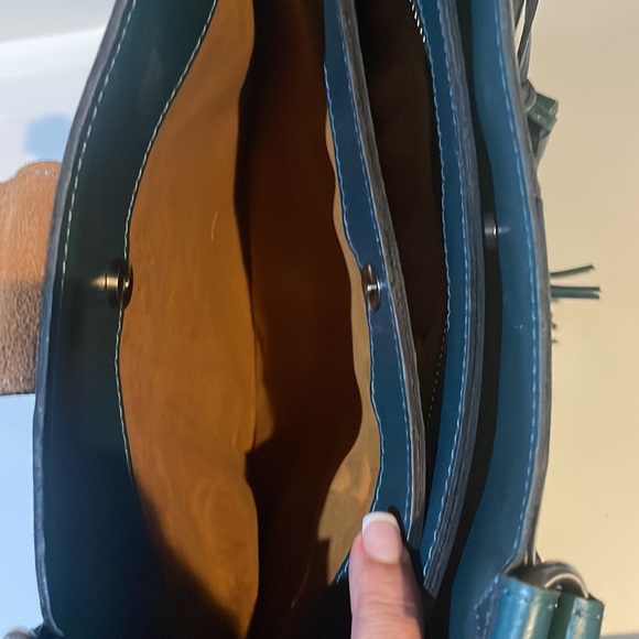 Gorgeous PT purse!! Teal color - Picture 4 of 7